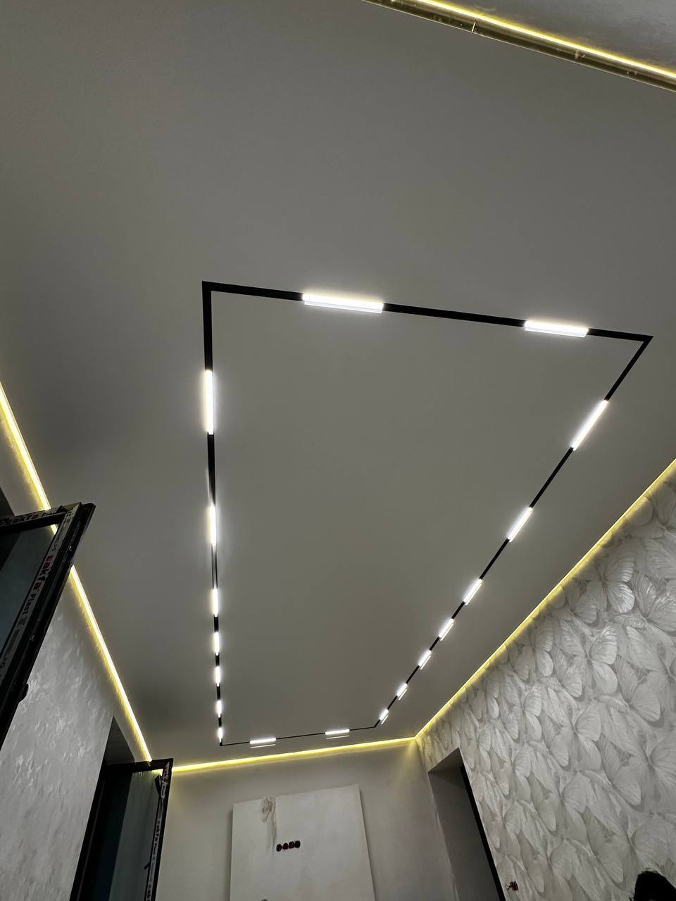 Матовый натяжной потолок в интерьере