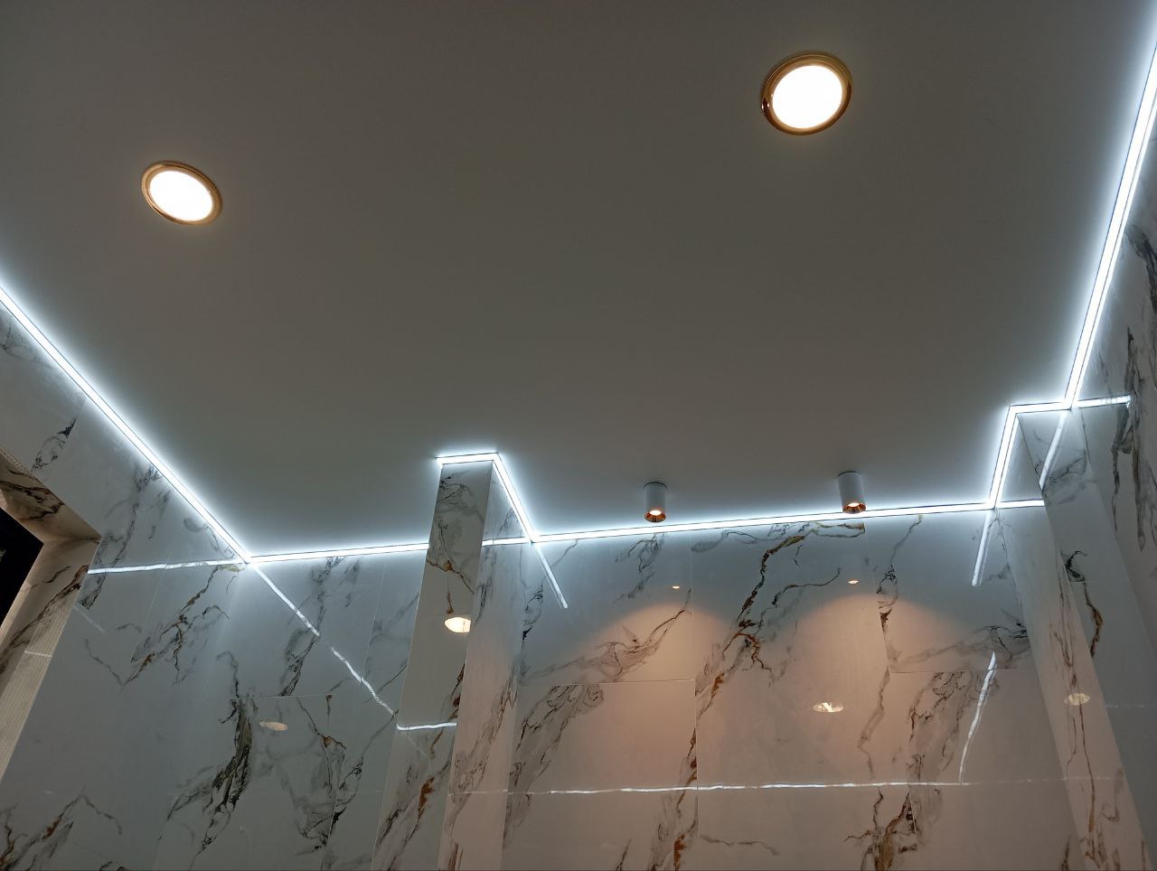 Натяжные потолки с парящим профилем